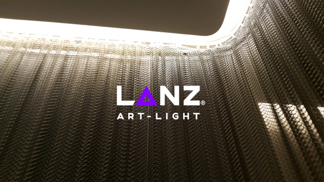 Malla metálica LANZ con iluminación — detalle de fabricación